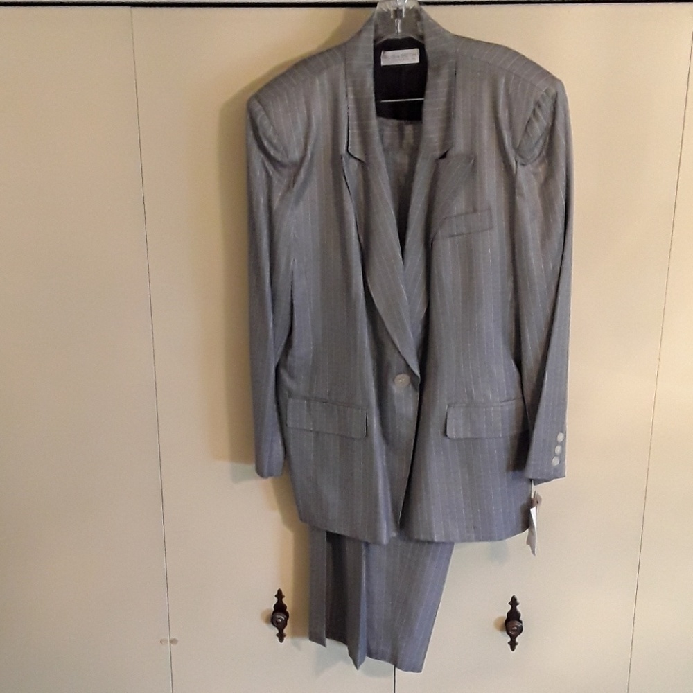 Elisabeth Liz Claiborne full suit
